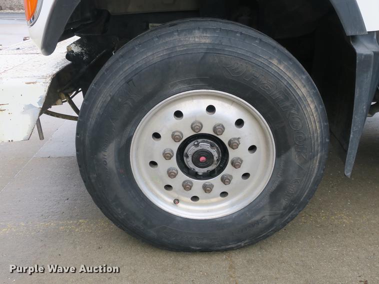 image for item DB8871 2007 Mack Granite CV713 bucket truck