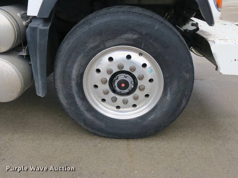 image for item DB8871 2007 Mack Granite CV713 bucket truck