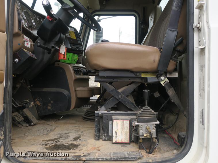 image for item DB8871 2007 Mack Granite CV713 bucket truck