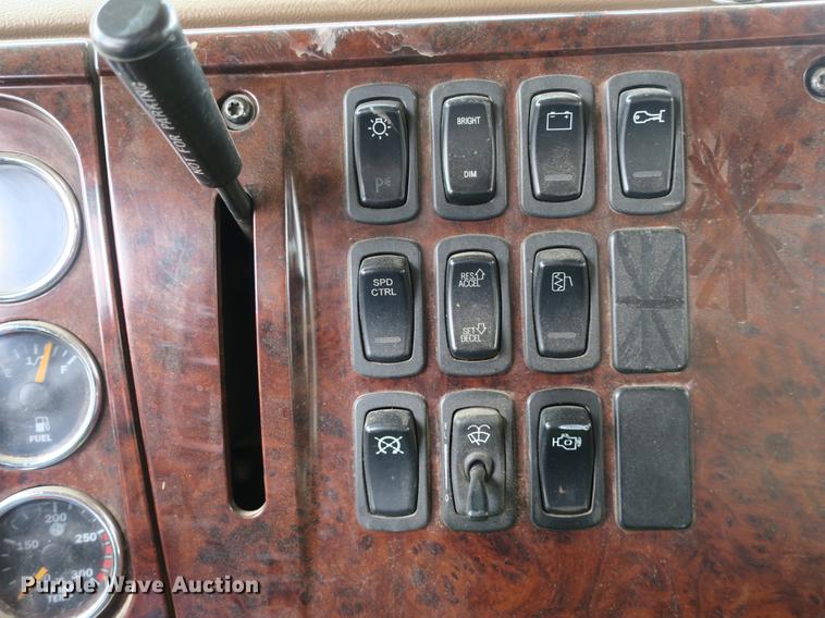 image for item DB8871 2007 Mack Granite CV713 bucket truck