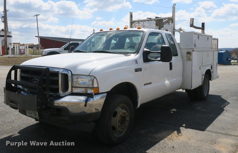 image for item DB8872 2002 Ford F550 Super Duty SuperCab utility truck with crane