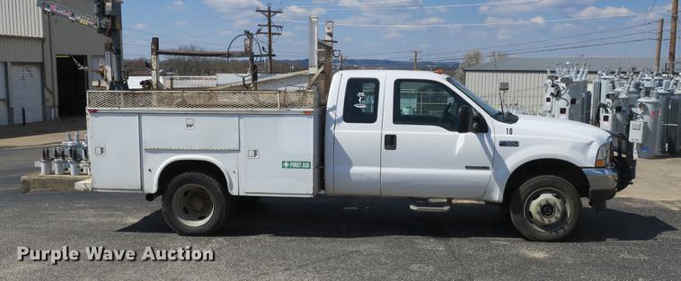 image for item DB8872 2002 Ford F550 Super Duty SuperCab utility truck with crane