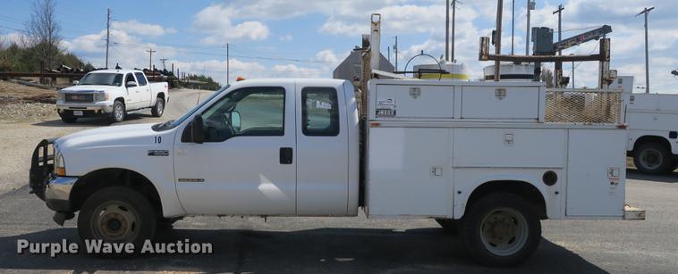 image for item DB8872 2002 Ford F550 Super Duty SuperCab utility truck with crane