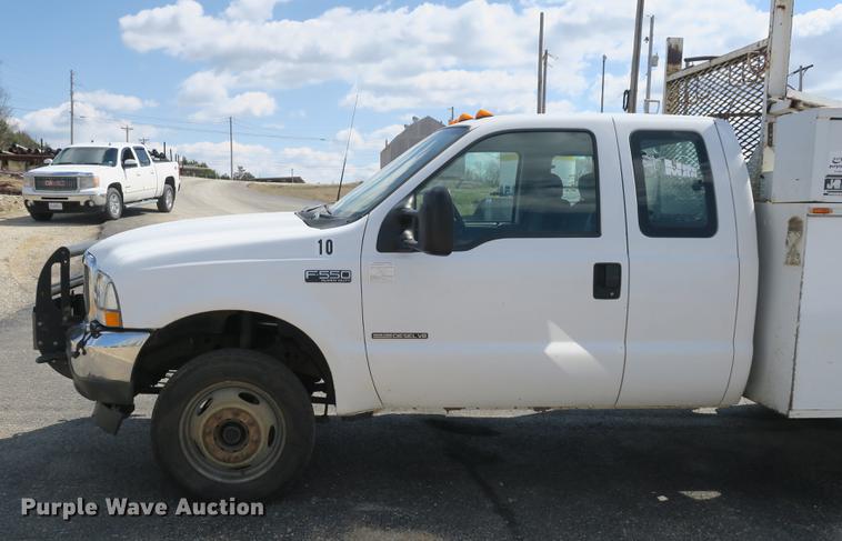 image for item DB8872 2002 Ford F550 Super Duty SuperCab utility truck with crane
