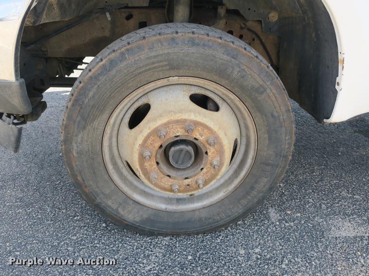 image for item DB8872 2002 Ford F550 Super Duty SuperCab utility truck with crane