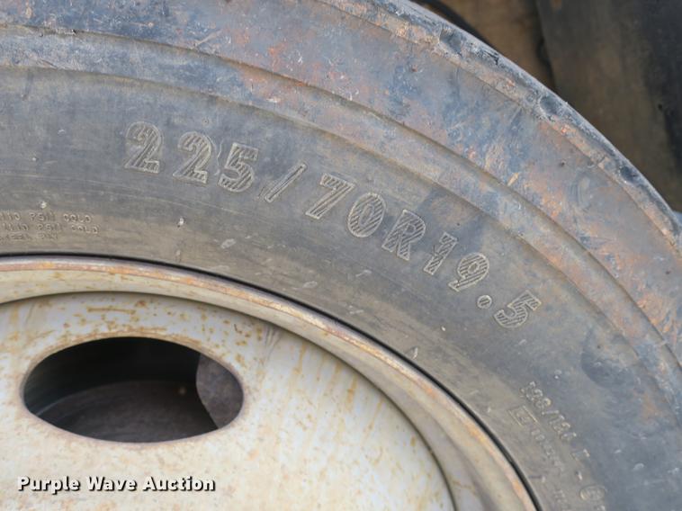 image for item DB8872 2002 Ford F550 Super Duty SuperCab utility truck with crane