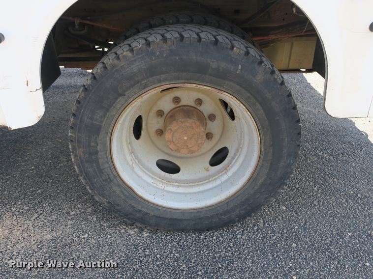 image for item DB8872 2002 Ford F550 Super Duty SuperCab utility truck with crane