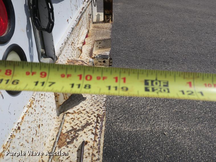 image for item DB8872 2002 Ford F550 Super Duty SuperCab utility truck with crane