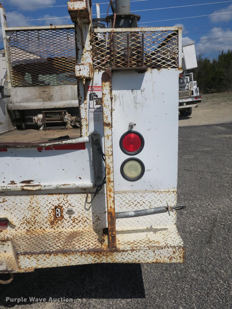 image for item DB8872 2002 Ford F550 Super Duty SuperCab utility truck with crane