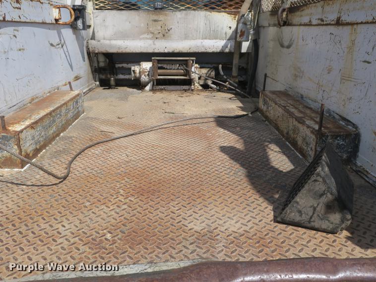 image for item DB8872 2002 Ford F550 Super Duty SuperCab utility truck with crane