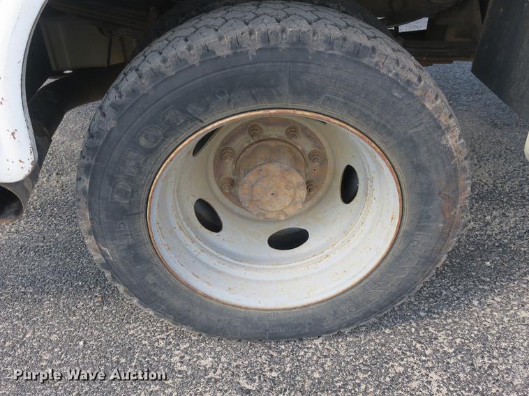 image for item DB8872 2002 Ford F550 Super Duty SuperCab utility truck with crane