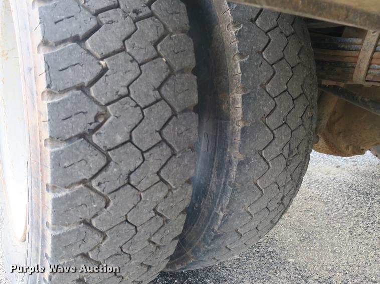 image for item DB8872 2002 Ford F550 Super Duty SuperCab utility truck with crane