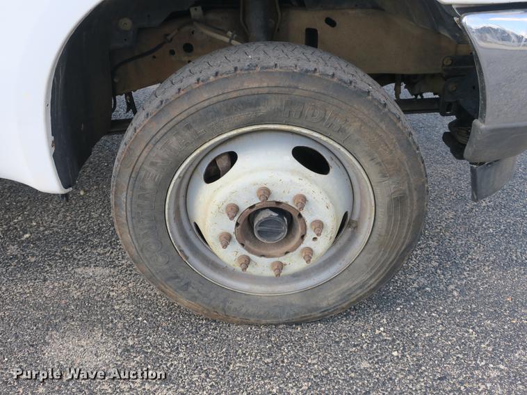 image for item DB8872 2002 Ford F550 Super Duty SuperCab utility truck with crane