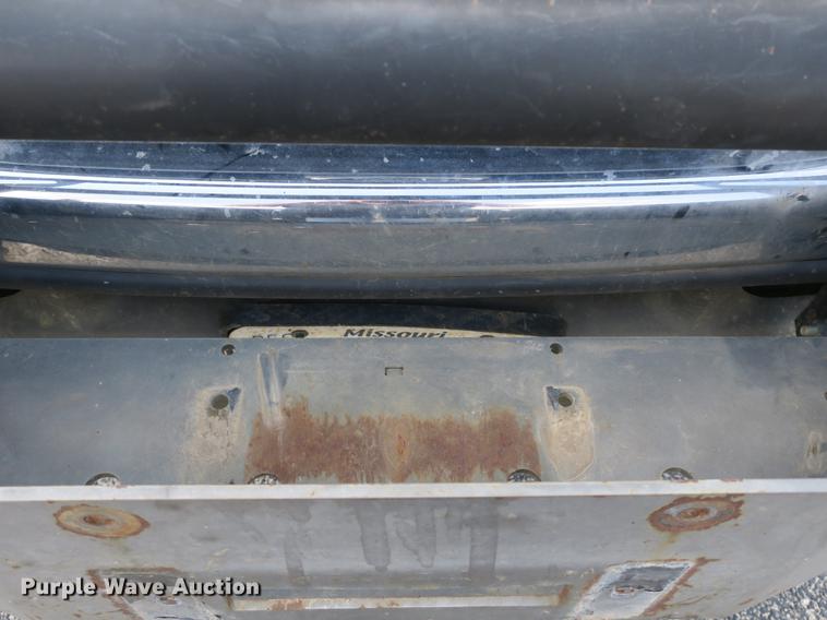 image for item DB8872 2002 Ford F550 Super Duty SuperCab utility truck with crane