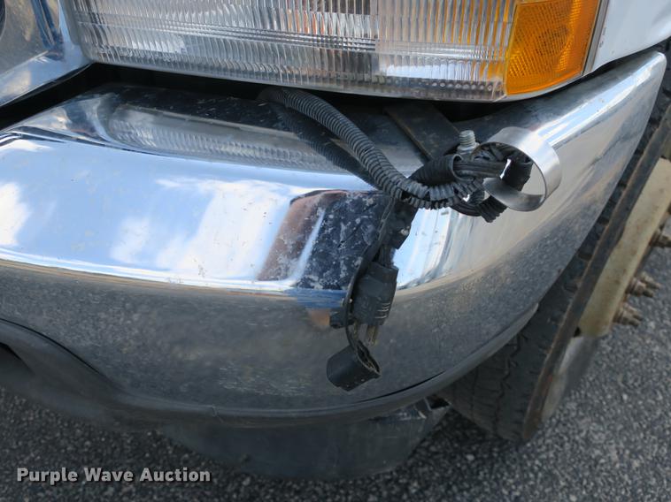 image for item DB8872 2002 Ford F550 Super Duty SuperCab utility truck with crane