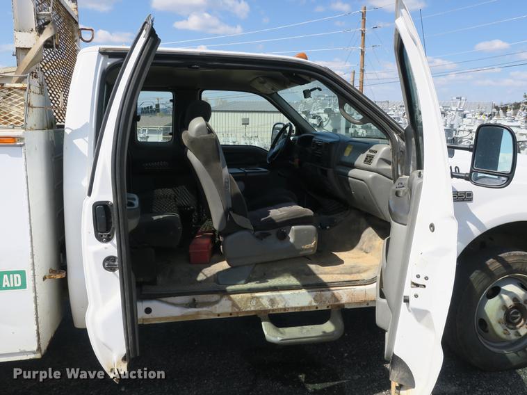 image for item DB8872 2002 Ford F550 Super Duty SuperCab utility truck with crane