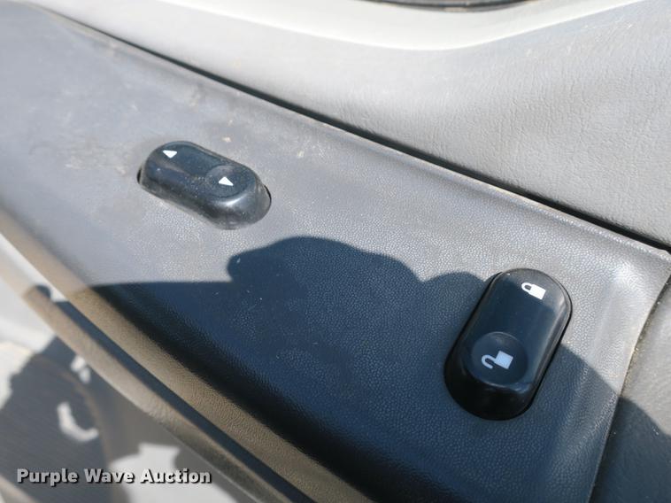 image for item DB8872 2002 Ford F550 Super Duty SuperCab utility truck with crane