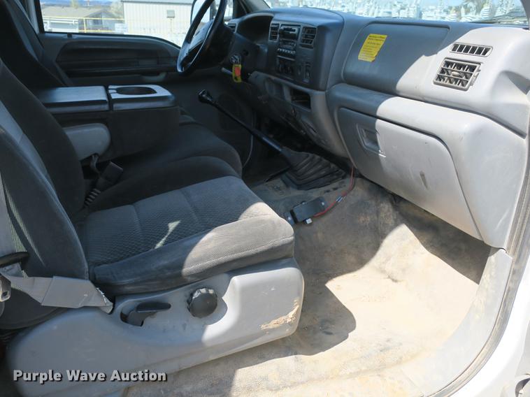 image for item DB8872 2002 Ford F550 Super Duty SuperCab utility truck with crane