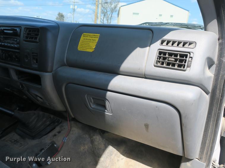 image for item DB8872 2002 Ford F550 Super Duty SuperCab utility truck with crane