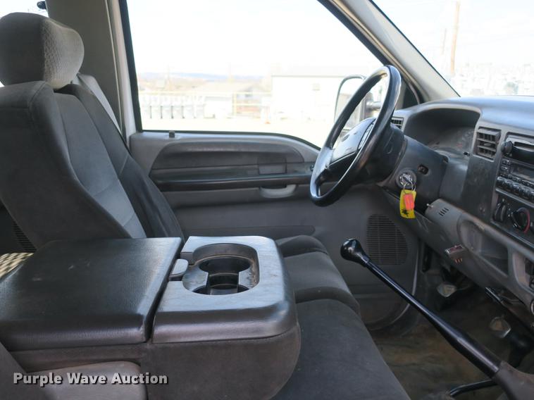 image for item DB8872 2002 Ford F550 Super Duty SuperCab utility truck with crane