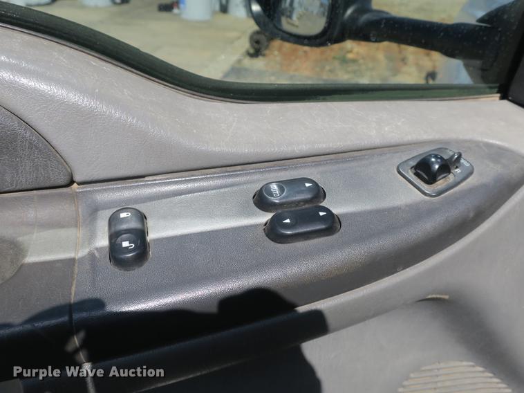 image for item DB8872 2002 Ford F550 Super Duty SuperCab utility truck with crane