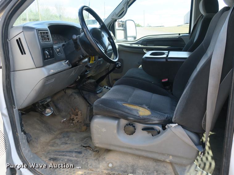 image for item DB8872 2002 Ford F550 Super Duty SuperCab utility truck with crane