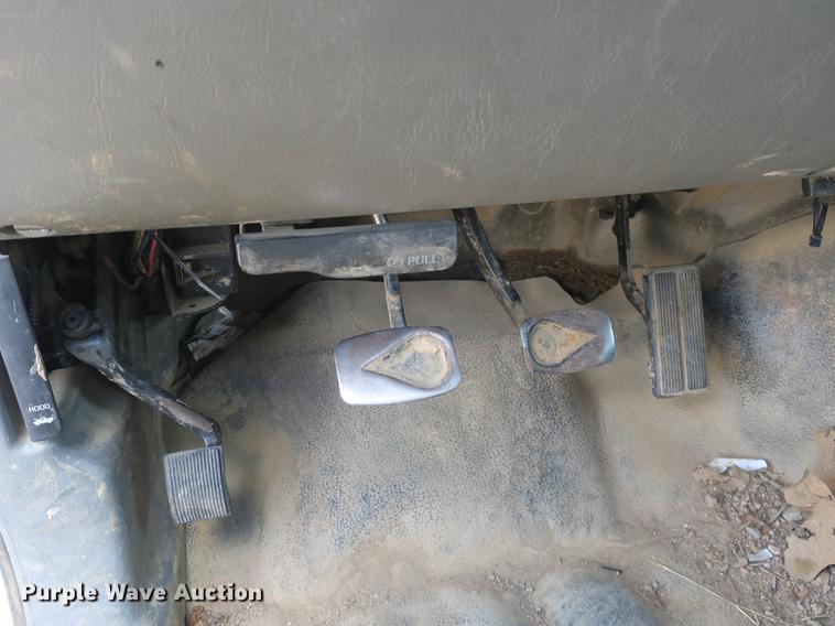 image for item DB8872 2002 Ford F550 Super Duty SuperCab utility truck with crane