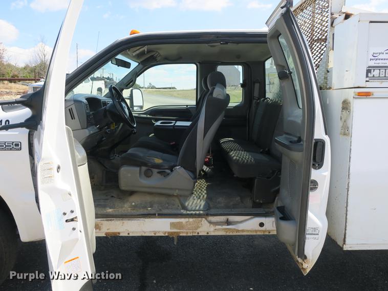 image for item DB8872 2002 Ford F550 Super Duty SuperCab utility truck with crane