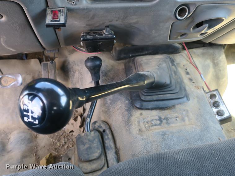 image for item DB8872 2002 Ford F550 Super Duty SuperCab utility truck with crane