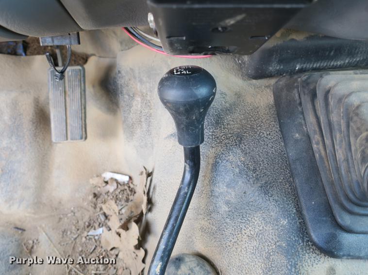 image for item DB8872 2002 Ford F550 Super Duty SuperCab utility truck with crane