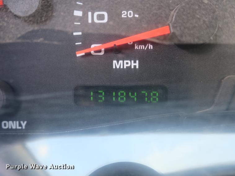 image for item DB8872 2002 Ford F550 Super Duty SuperCab utility truck with crane