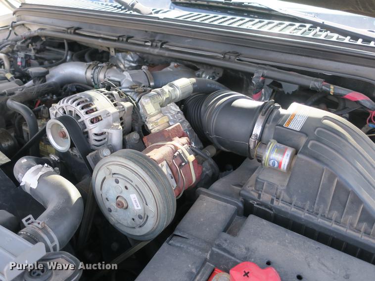 image for item DB8872 2002 Ford F550 Super Duty SuperCab utility truck with crane