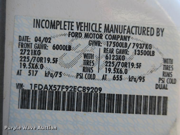 image for item DB8872 2002 Ford F550 Super Duty SuperCab utility truck with crane