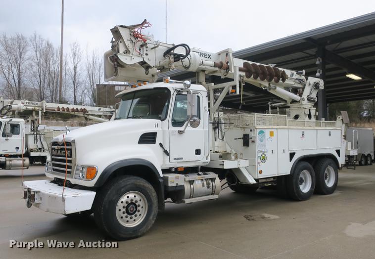 image for item DB8873 2007 Mack Granite CV713 digger derrick truck