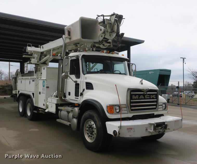 image for item DB8873 2007 Mack Granite CV713 digger derrick truck