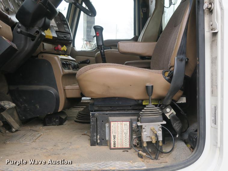 image for item DB8873 2007 Mack Granite CV713 digger derrick truck