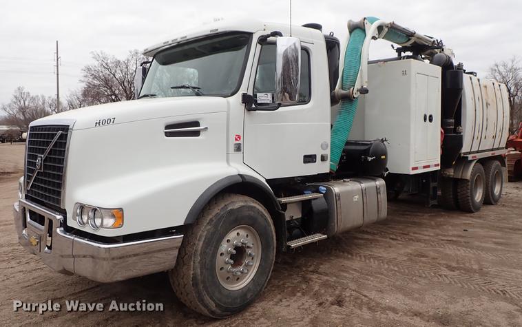 image for item DC1346 2012 Volvo VHD hydrovac truck