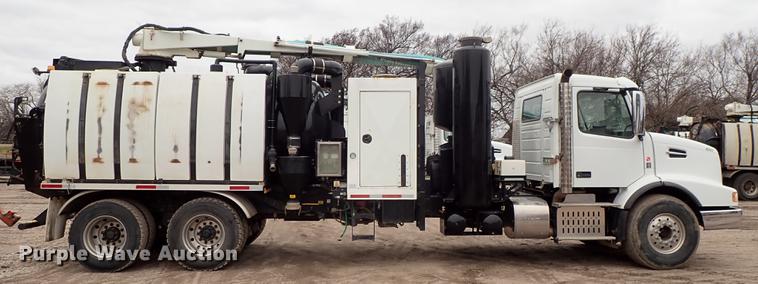image for item DC1346 2012 Volvo VHD hydrovac truck