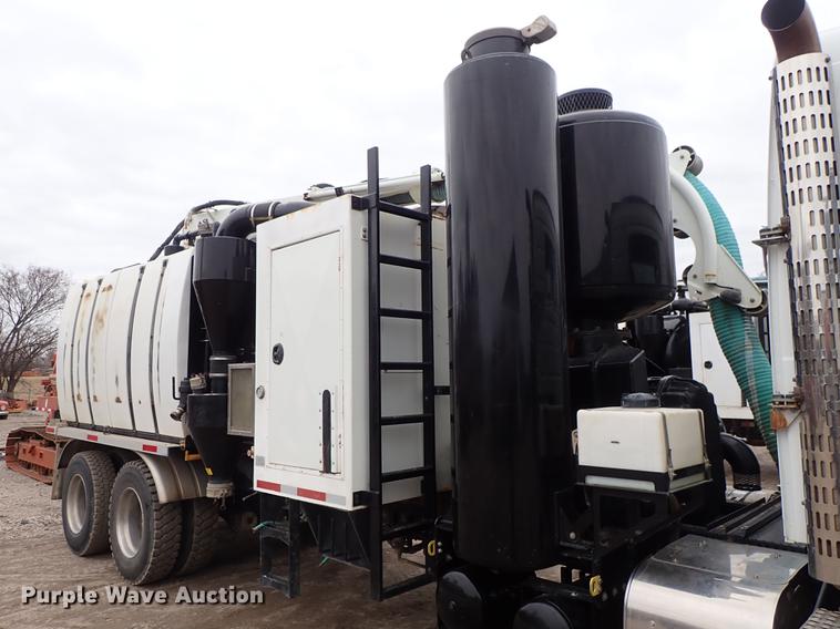 image for item DC1346 2012 Volvo VHD hydrovac truck