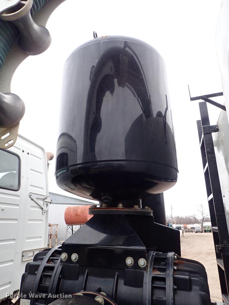 image for item DC1346 2012 Volvo VHD hydrovac truck