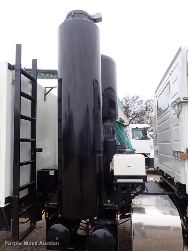 image for item DC1346 2012 Volvo VHD hydrovac truck