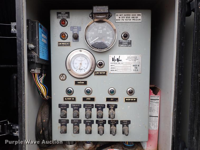 image for item DC1346 2012 Volvo VHD hydrovac truck