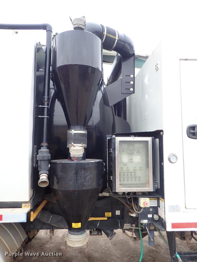 image for item DC1346 2012 Volvo VHD hydrovac truck