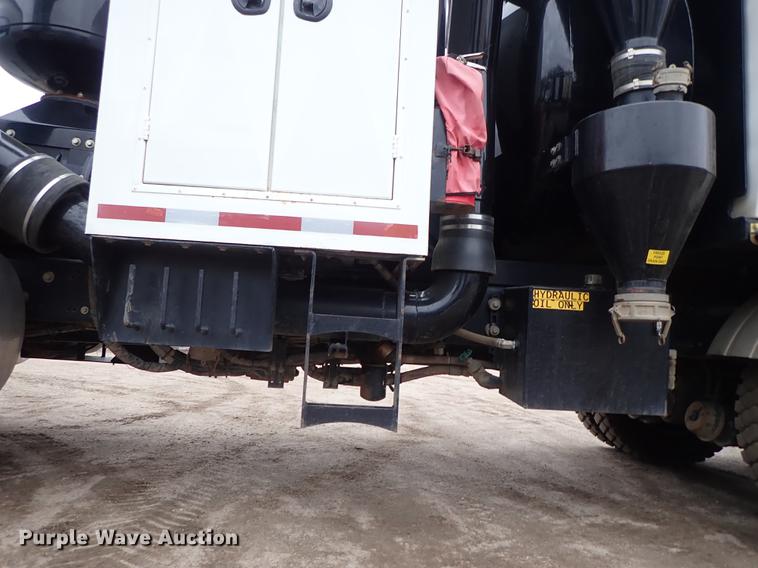 image for item DC1346 2012 Volvo VHD hydrovac truck