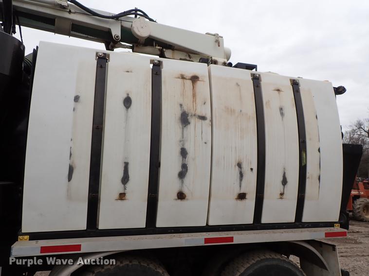 image for item DC1346 2012 Volvo VHD hydrovac truck