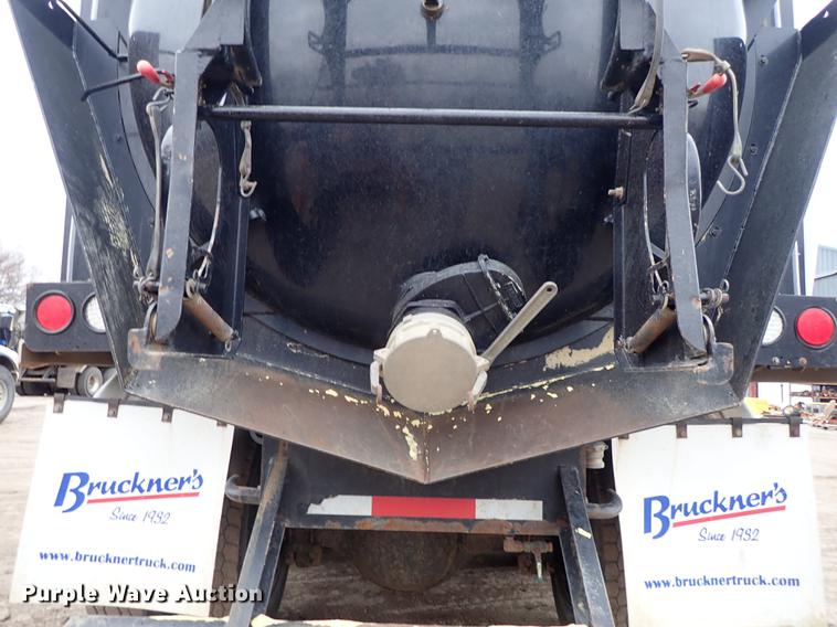 image for item DC1346 2012 Volvo VHD hydrovac truck