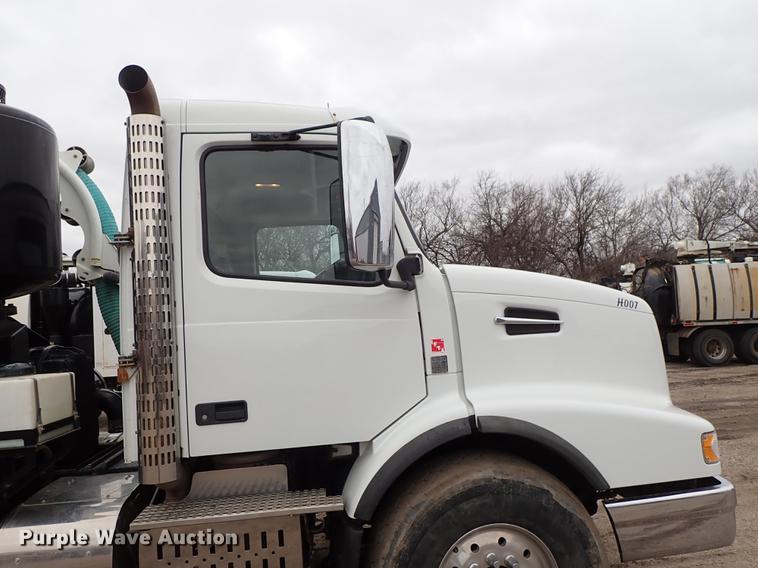 image for item DC1346 2012 Volvo VHD hydrovac truck