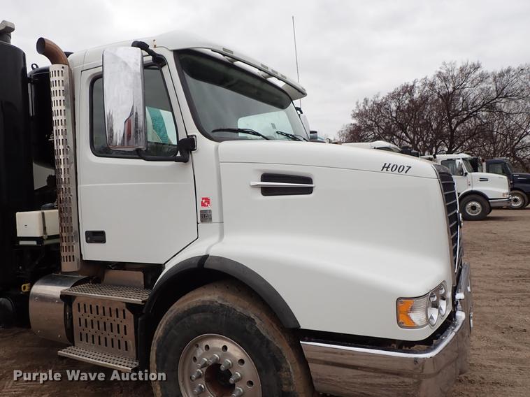 image for item DC1346 2012 Volvo VHD hydrovac truck