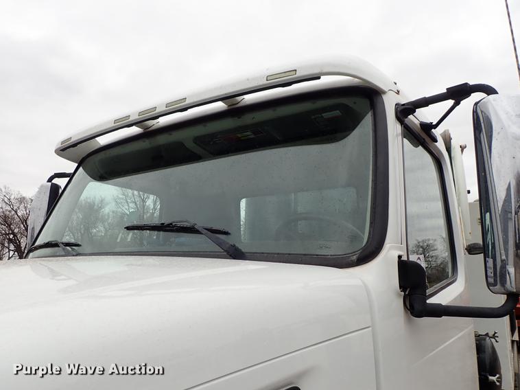 image for item DC1346 2012 Volvo VHD hydrovac truck