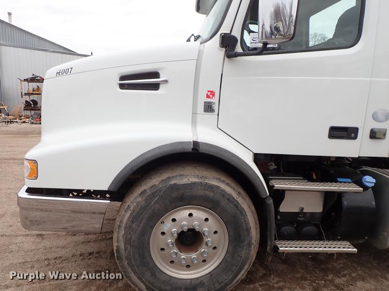 image for item DC1346 2012 Volvo VHD hydrovac truck